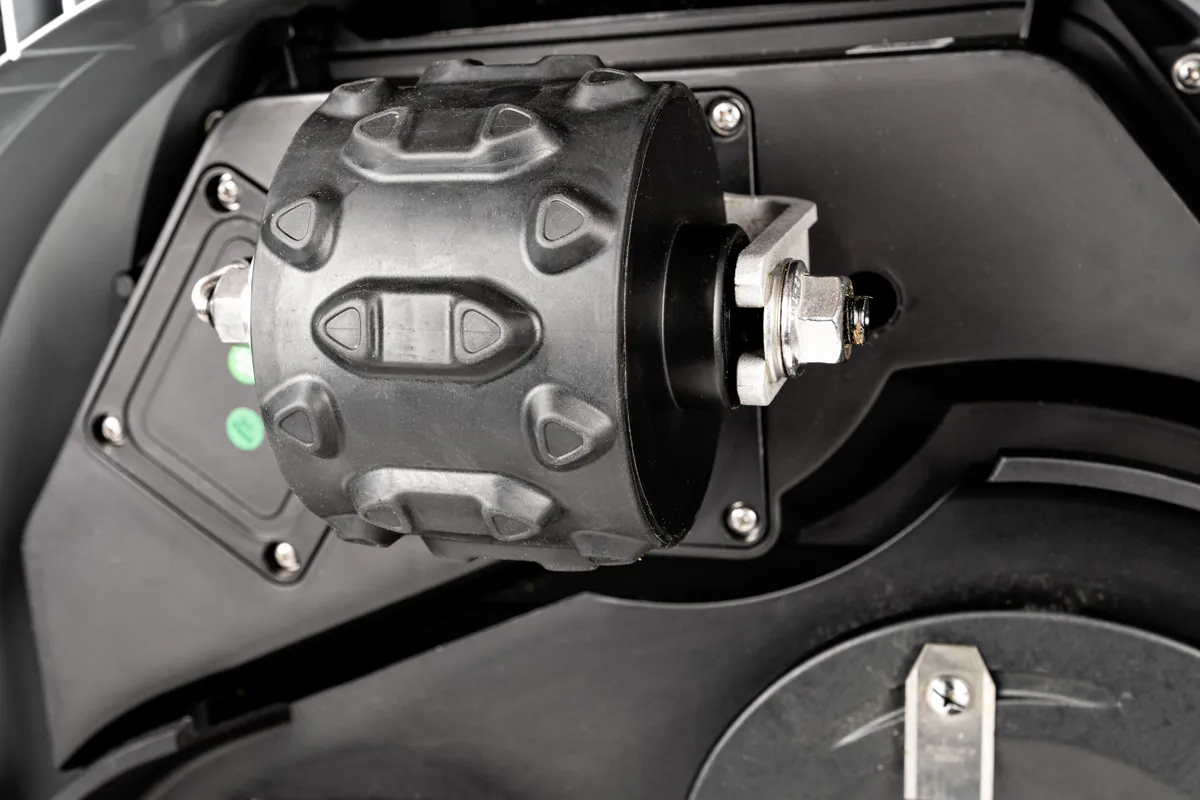 Robotniiduk X7 Sunseeker 3000 m² (kaablivaba)