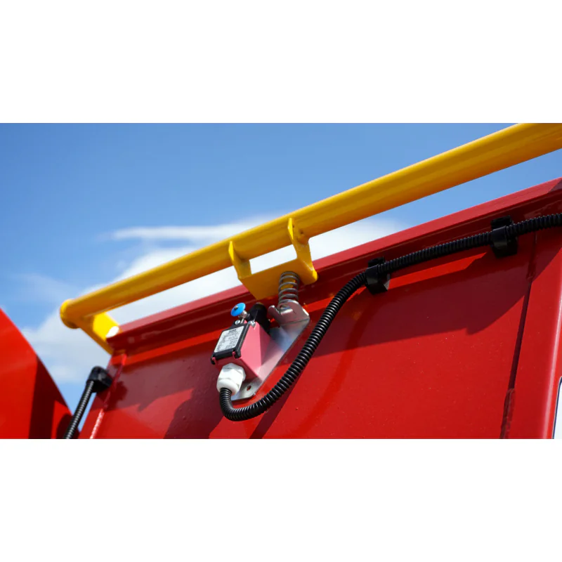 Bensiinimootoriga oksapurustaja RTS-630 koos haagisega