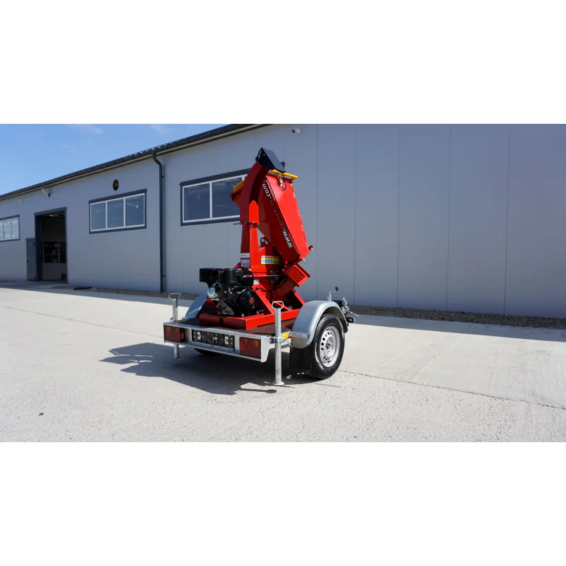 Bensiinimootoriga oksapurustaja RTS-630 koos haagisega