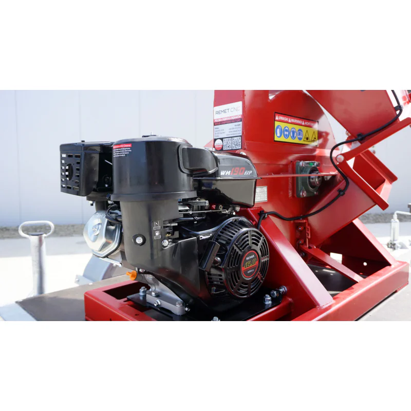 Bensiinimootoriga oksapurustaja RTS-630 koos haagisega