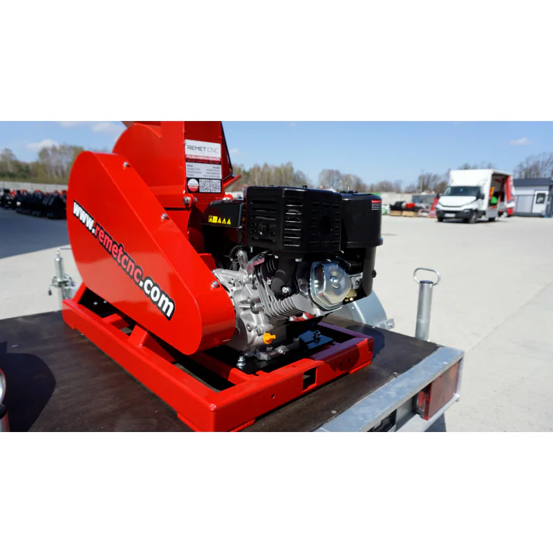 Bensiinimootoriga oksapurustaja RTS-630 koos haagisega