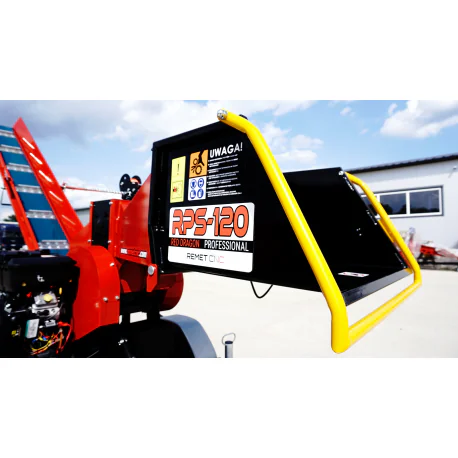 Bensiinimootoriga puiduhakkur RPS-120 koos platvormhaagisega