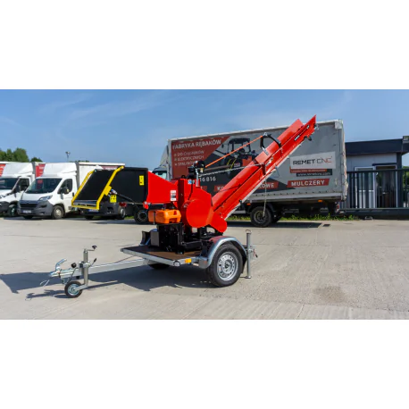 Bensiinimootoriga puiduhakkur RPS-120 koos platvormhaagisega