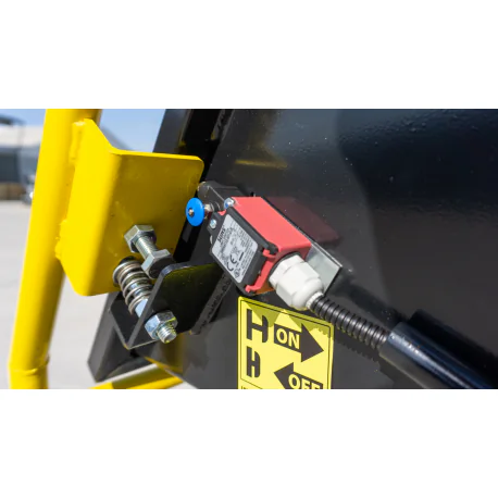 Bensiinimootoriga puiduhakkur RPS-120 koos platvormhaagisega