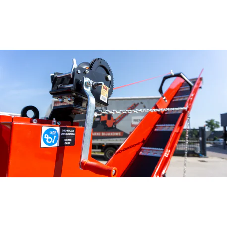 Bensiinimootoriga puiduhakkur RPS-120 koos platvormhaagisega