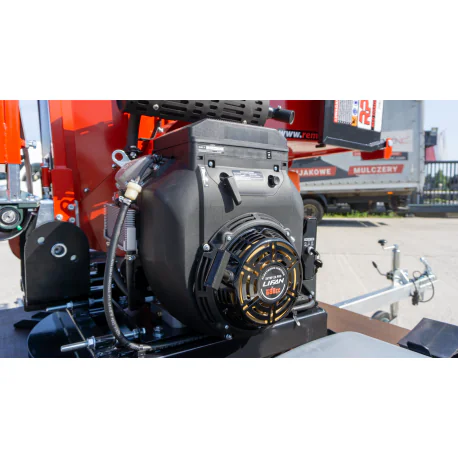 Bensiinimootoriga puiduhakkur RPS-120 koos platvormhaagisega