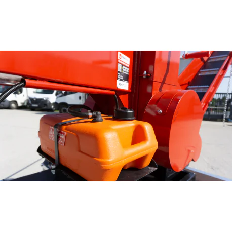 Bensiinimootoriga puiduhakkur RPS-120 koos platvormhaagisega