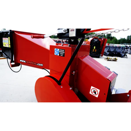 Bensiinimootoriga puiduhakkur RPS-120 koos platvormhaagisega