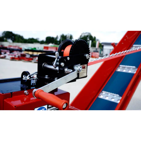 Bensiinimootoriga puiduhakkur RPS-120 koos platvormhaagisega