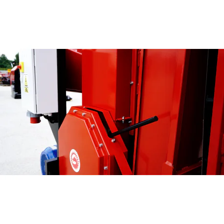 Elektrimootoriga puiduhakkur RPE-200 koos lintkonveieriga 3 m