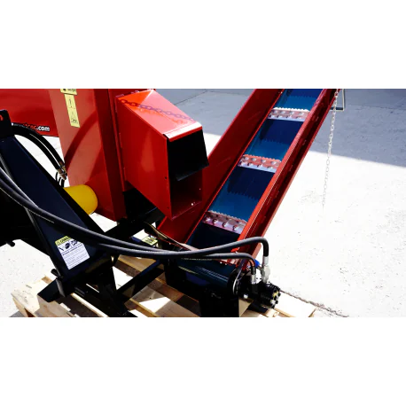 PTO-puiduhakkur R-100 koos lintkonveieriga 2.3 m