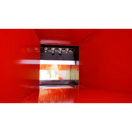 PTO-puiduhakkur R-150 koos lintkonveieriga 3 m