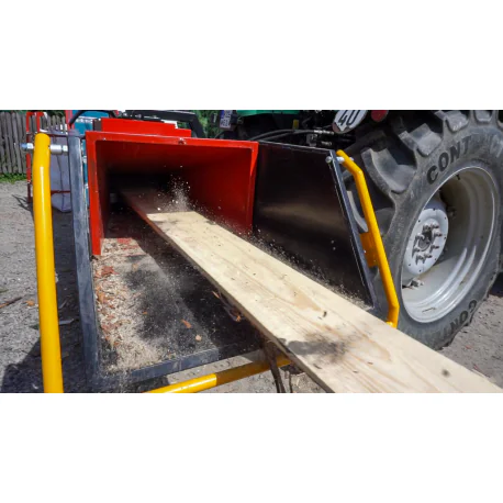 PTO-puiduhakkur RP-200 Super koos lintkonveieriga 4 m