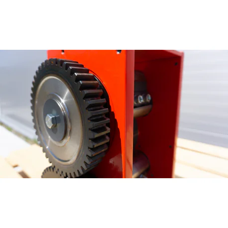 Puiduhakkuri lõikemehhanism M-100 nelja noaga