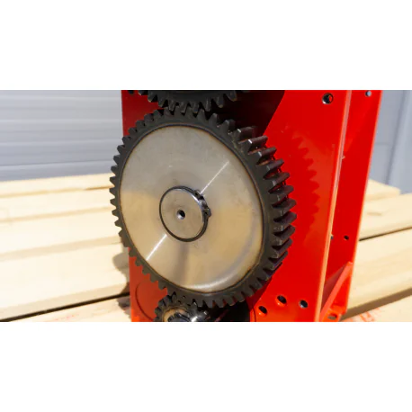 Puiduhakkuri lõikemehhanism M-120 kuue noaga