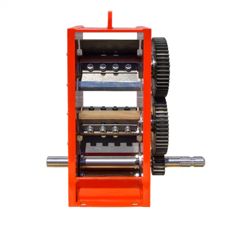 Puiduhakkuri lõikemehhanism M-120 kuue noaga