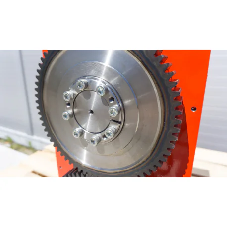 Puiduhakkuri lõikemehhanism M-150 kuue noaga