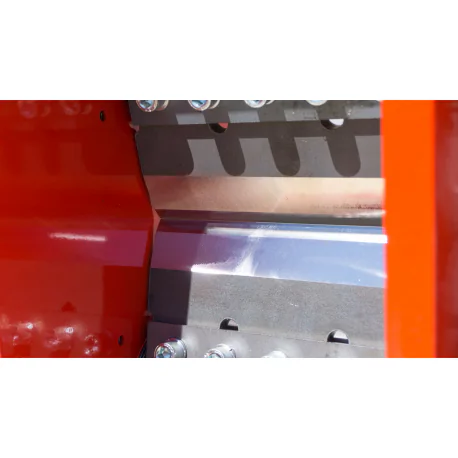 Puiduhakkuri lõikemehhanism M-150 kuue noaga