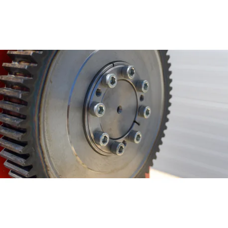 Puiduhakkuri lõikemehhanism M-150 kuue noaga