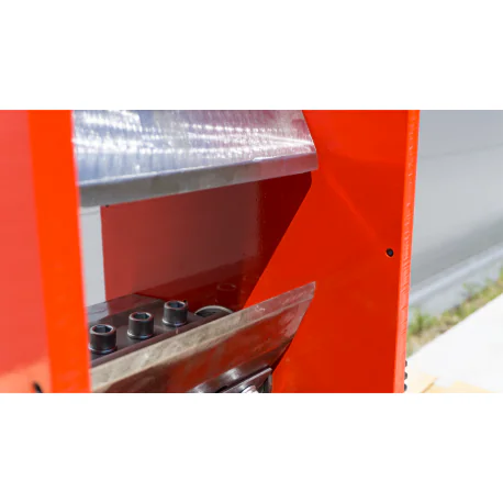 Puiduhakkuri lõikemehhanism M-200 kuue noaga