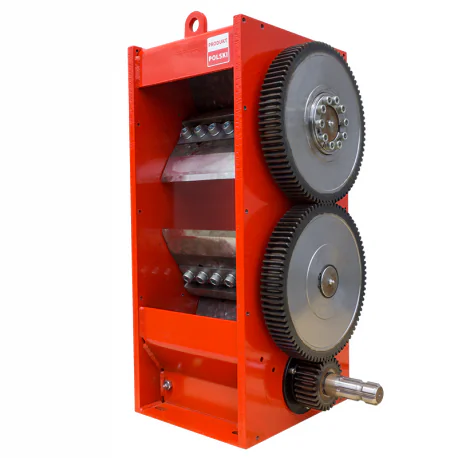 Puiduhakkuri lõikemehhanism M-200 kuue noaga