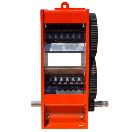 Puiduhakkuri lõikemehhanism M-200 kuue noaga