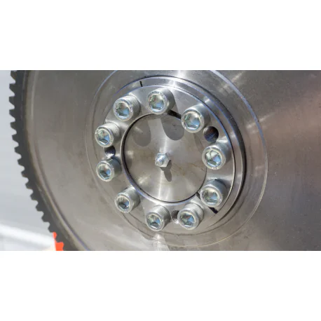 Puiduhakkuri lõikemehhanism M-200 kuue noaga