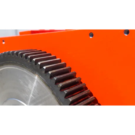 Puiduhakkuri lõikemehhanism M-200 kuue noaga