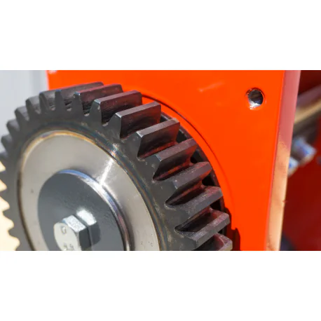 Puiduhakkuri lõikemehhanism M-80 nelja noaga