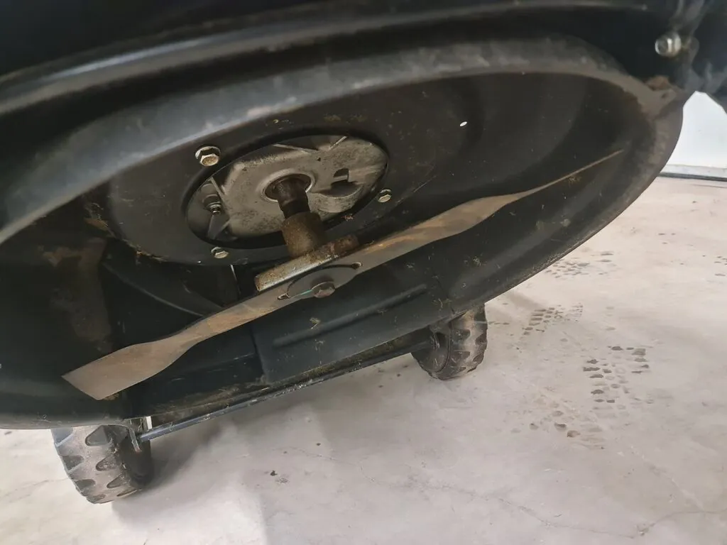 muruniiduk bensiinimootoriga kasutatud